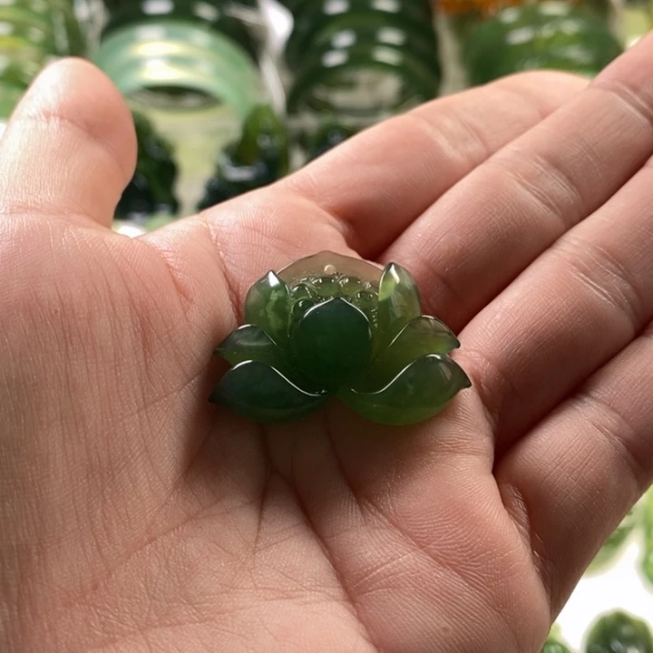 未镶嵌蛇纹石玉颈饰