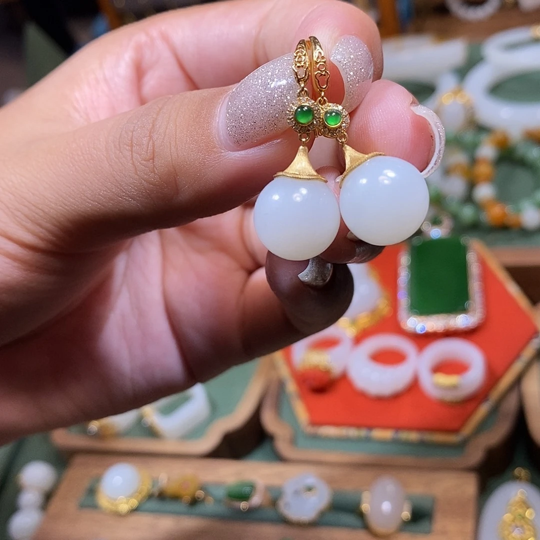 和田玉18K金镶嵌颈饰