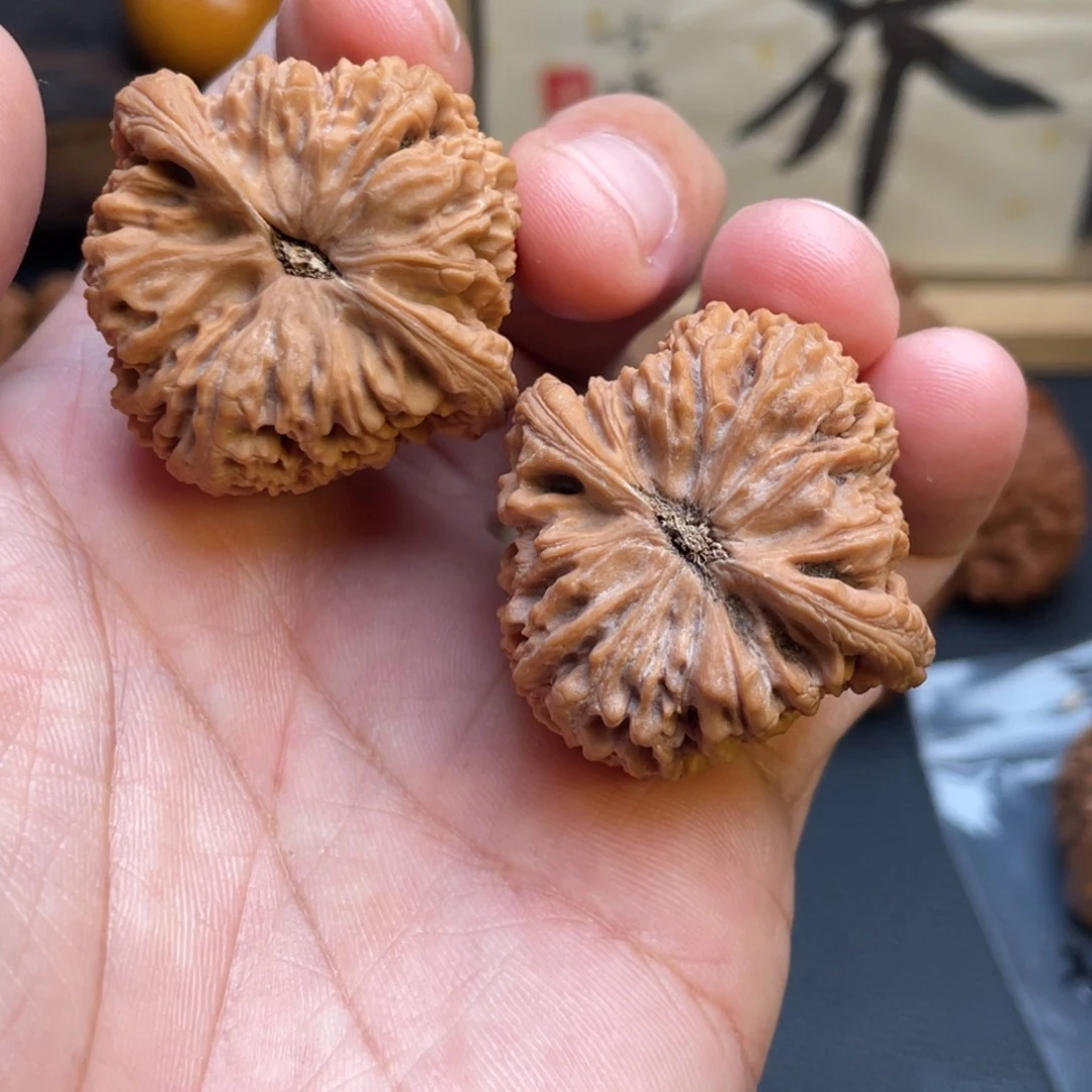 辜***礼文玩核桃吊坠南疆石