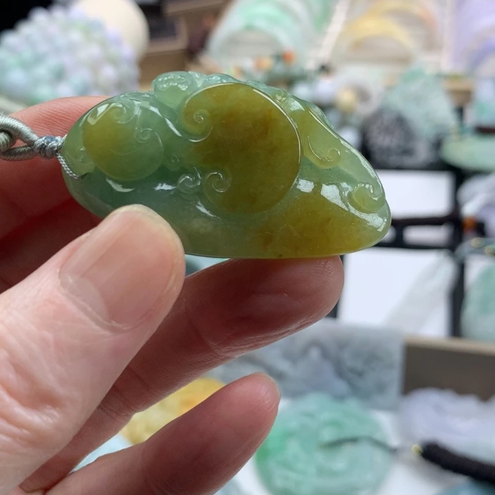 翡翠颈饰未镶嵌吊坠