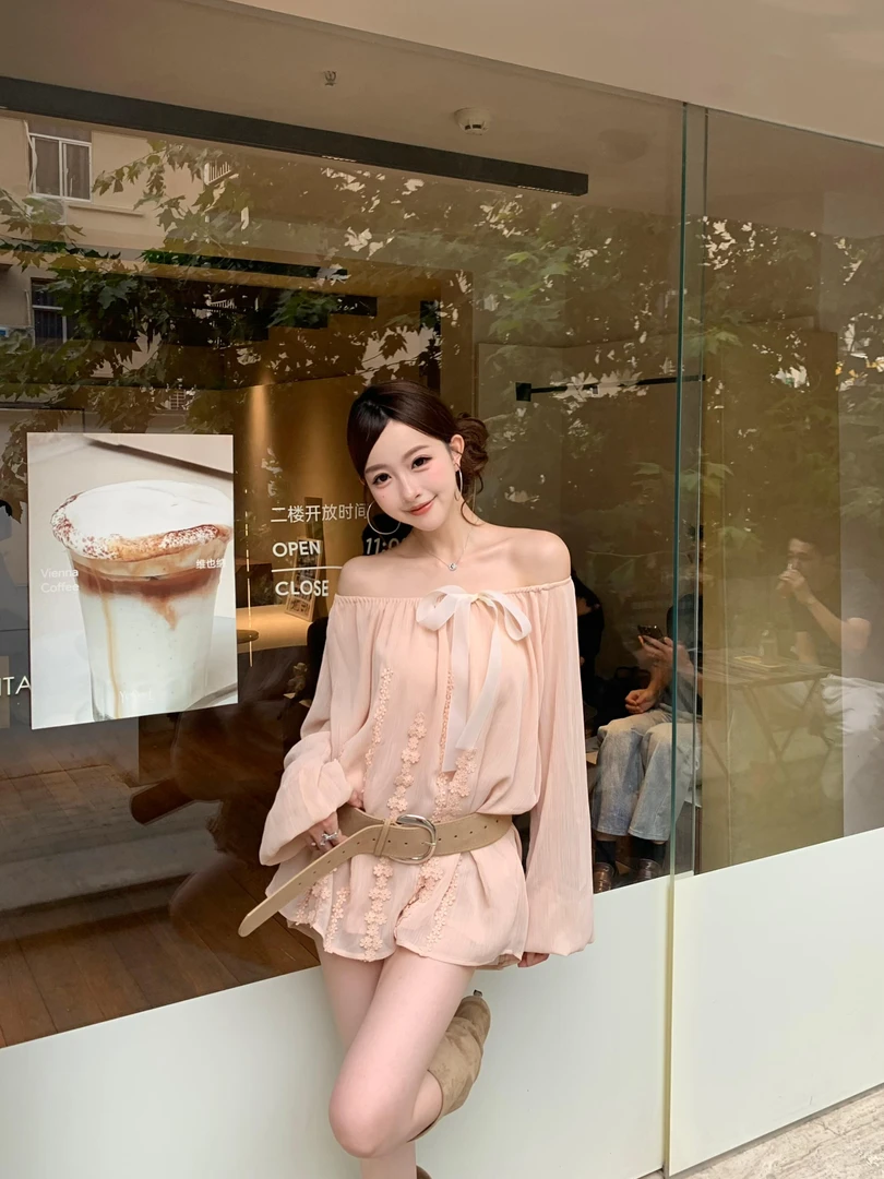 雾纱蜜语 立体花朵法式纯欲一字肩长袖连衣裙宽松显瘦露肩A字短裙