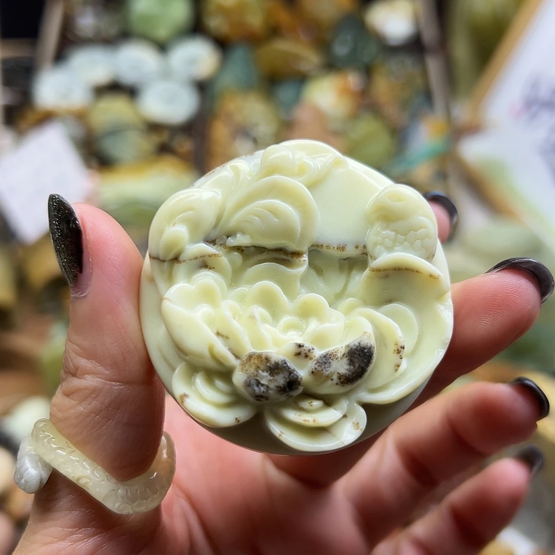 岫玉未镶嵌颈饰辽阳料水草喜鹊边有点瑕