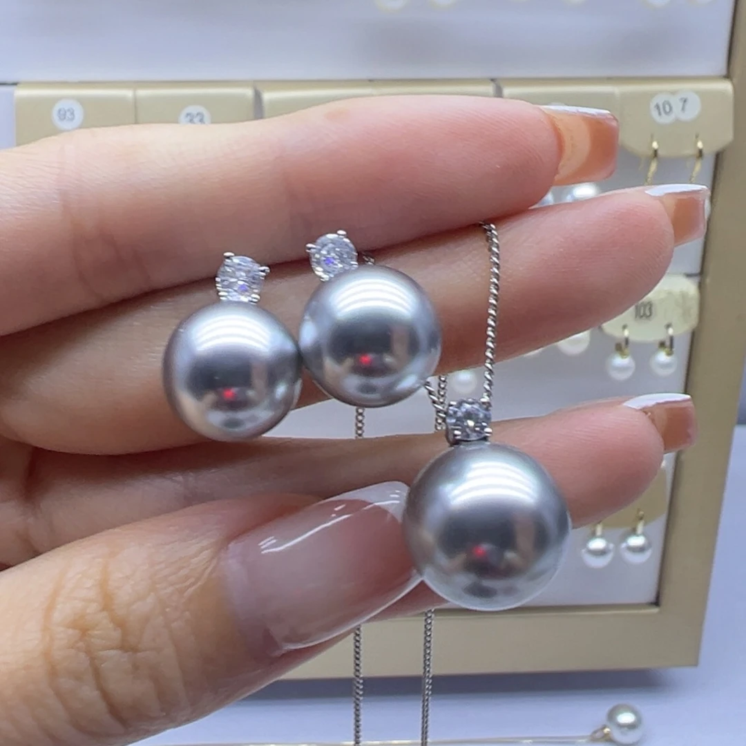 18K金镶嵌海水珍珠吊坠(赠链)