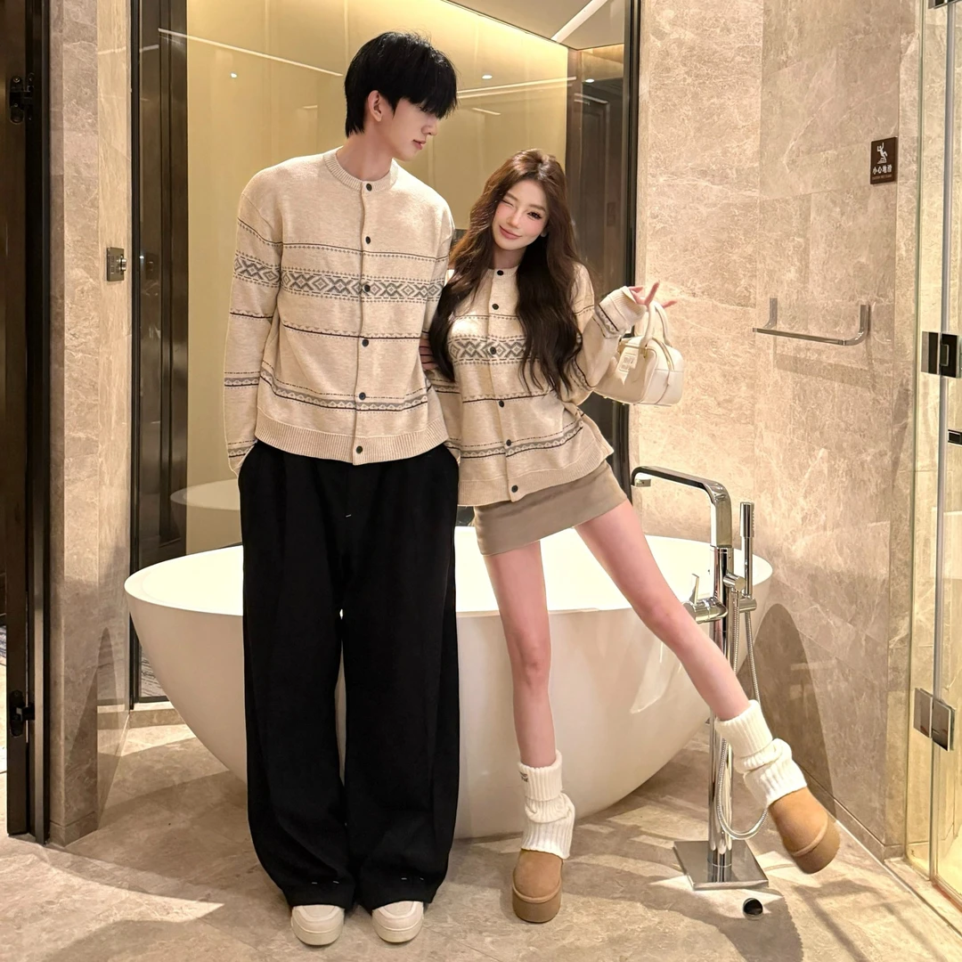 情侣装秋冬款一男一女爆款法式针织衫毛衣开衫外套设计感小众复古