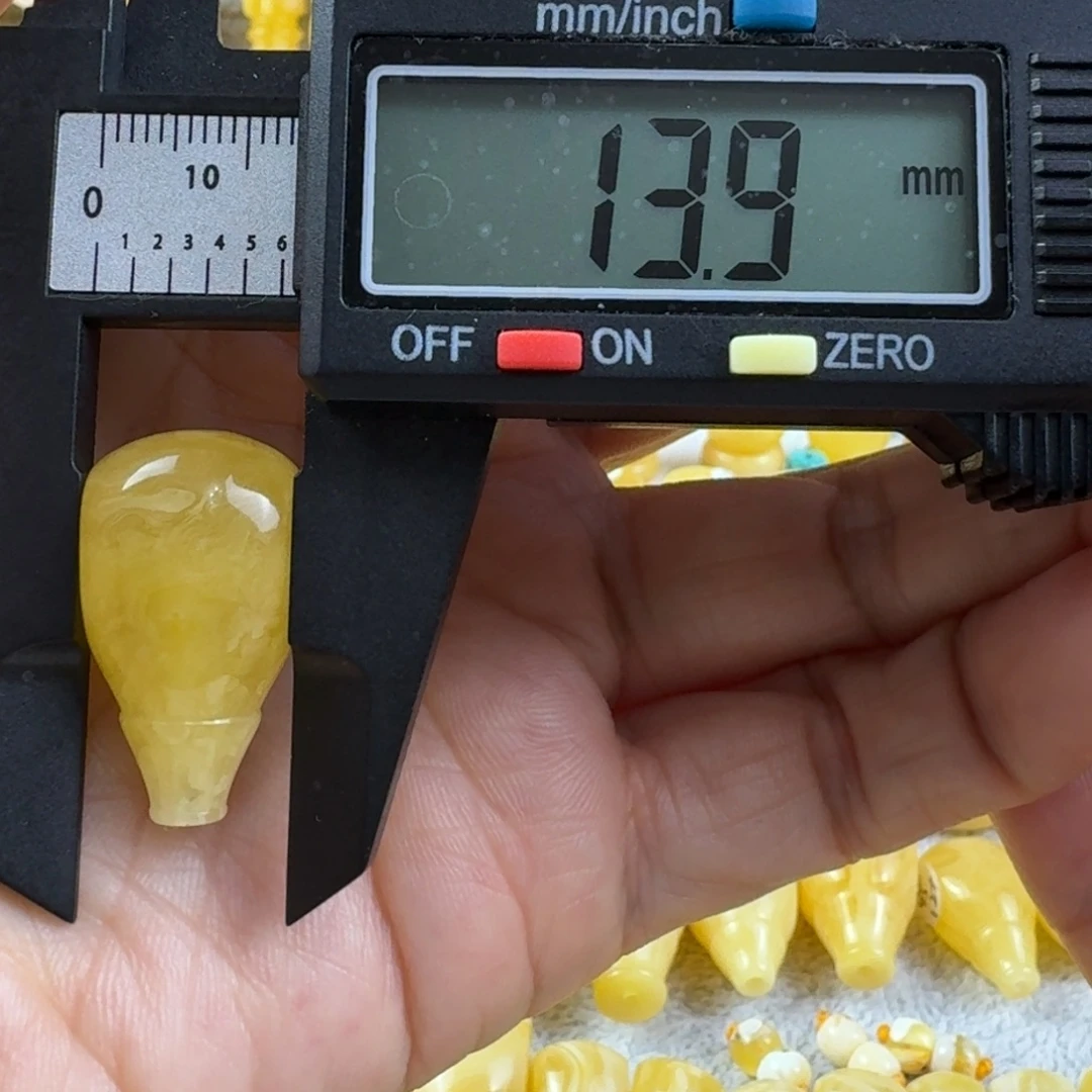 蜜蜡未镶嵌裸石37杂