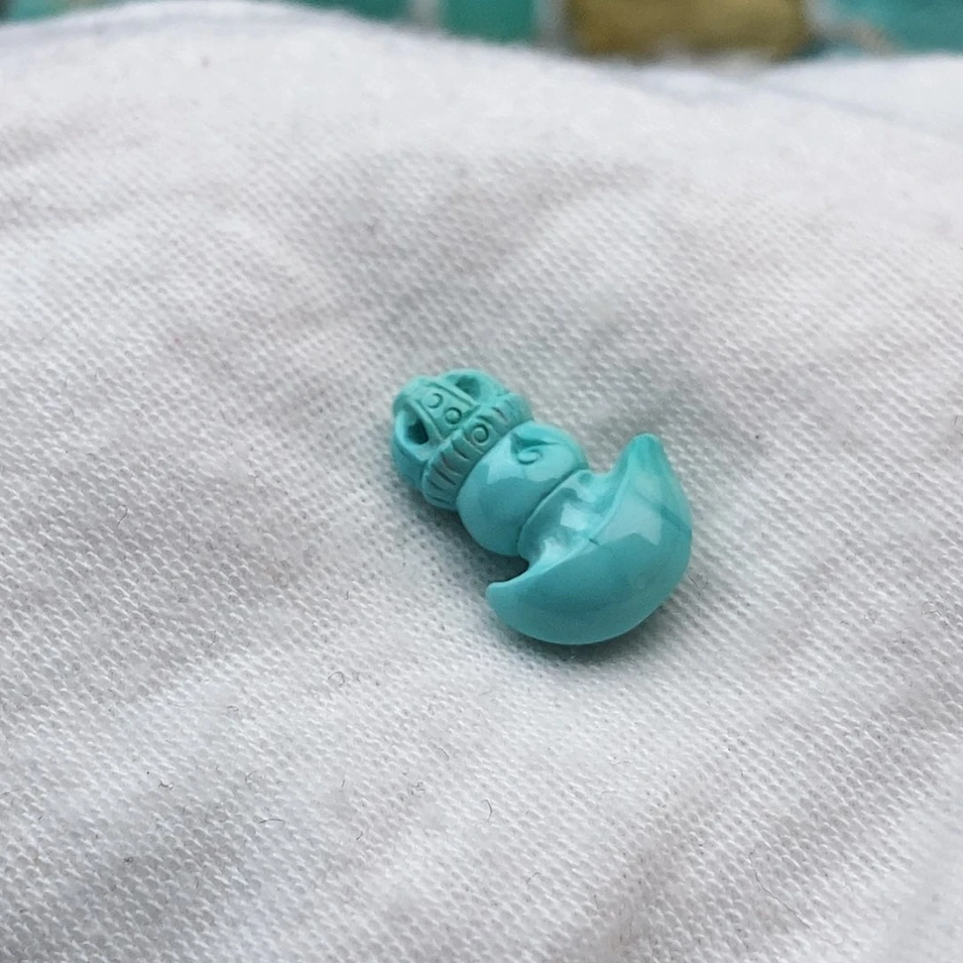 绿松石颈饰未镶嵌藏**宝