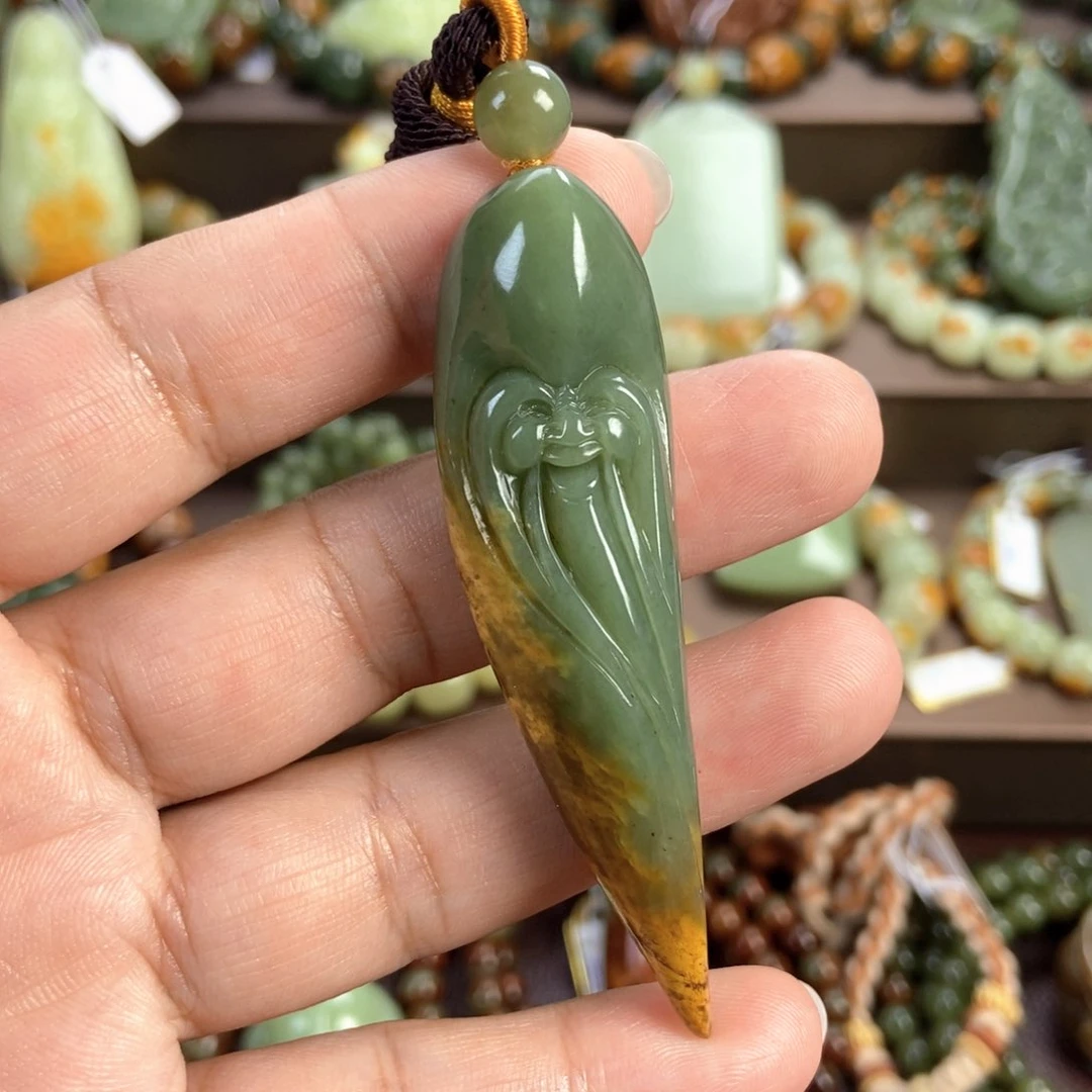 透闪石质玉未镶嵌颈饰