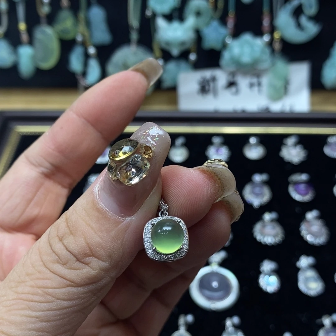 F***.蛇纹石玉未镶嵌颈饰