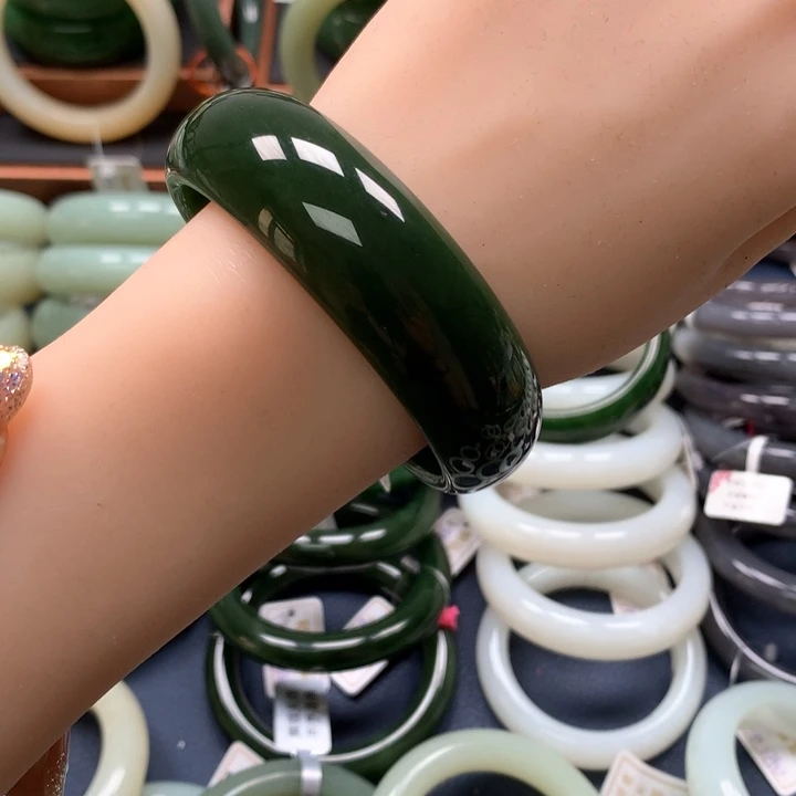 【闪购商品】未镶嵌手镯和田玉（碧玉）
