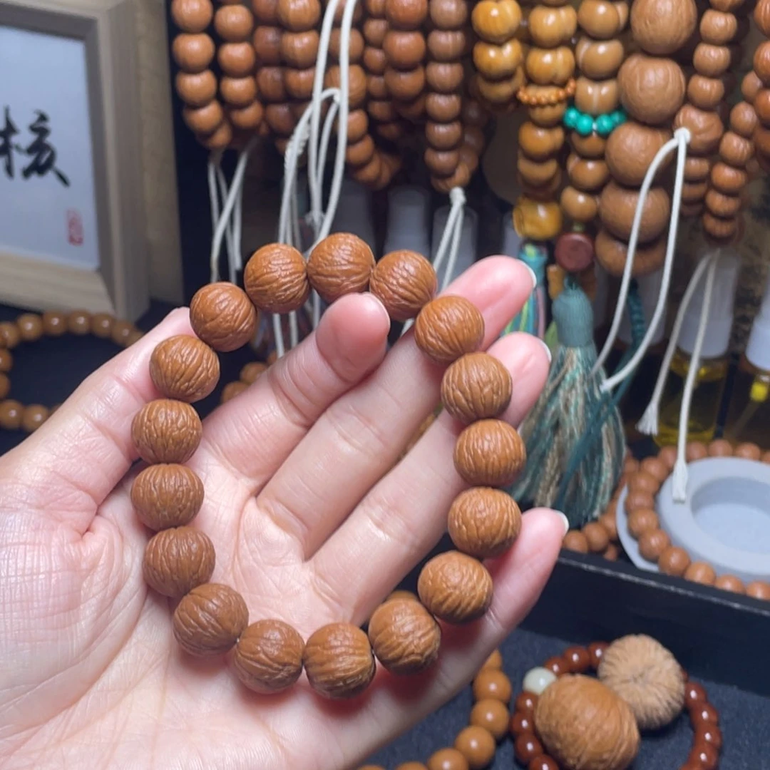 吊坠猴头核桃凤羽