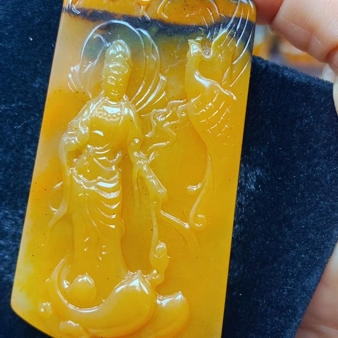 未镶嵌石英质玉（黄龙玉）颈饰