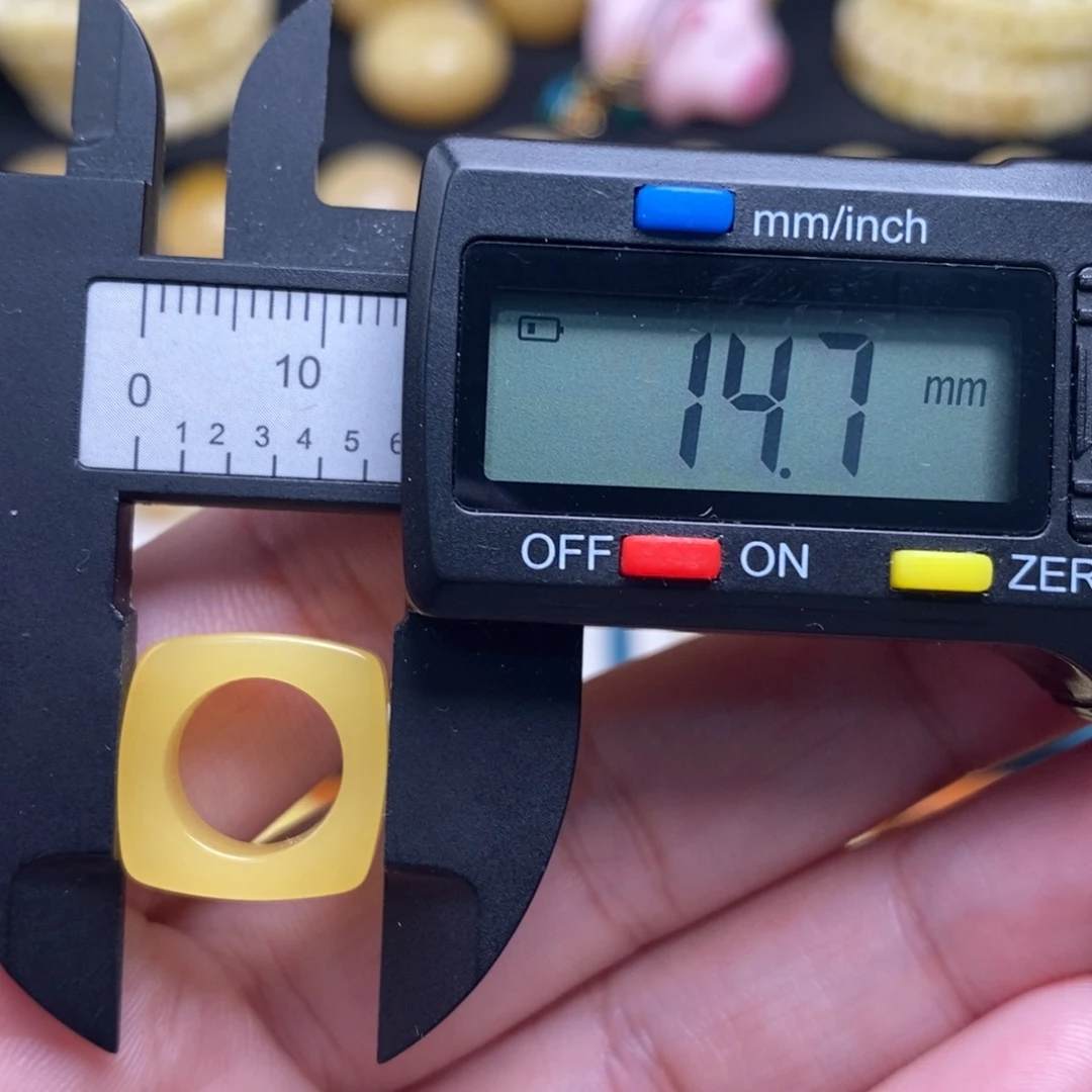 蜜蜡未镶嵌珠宝奇石