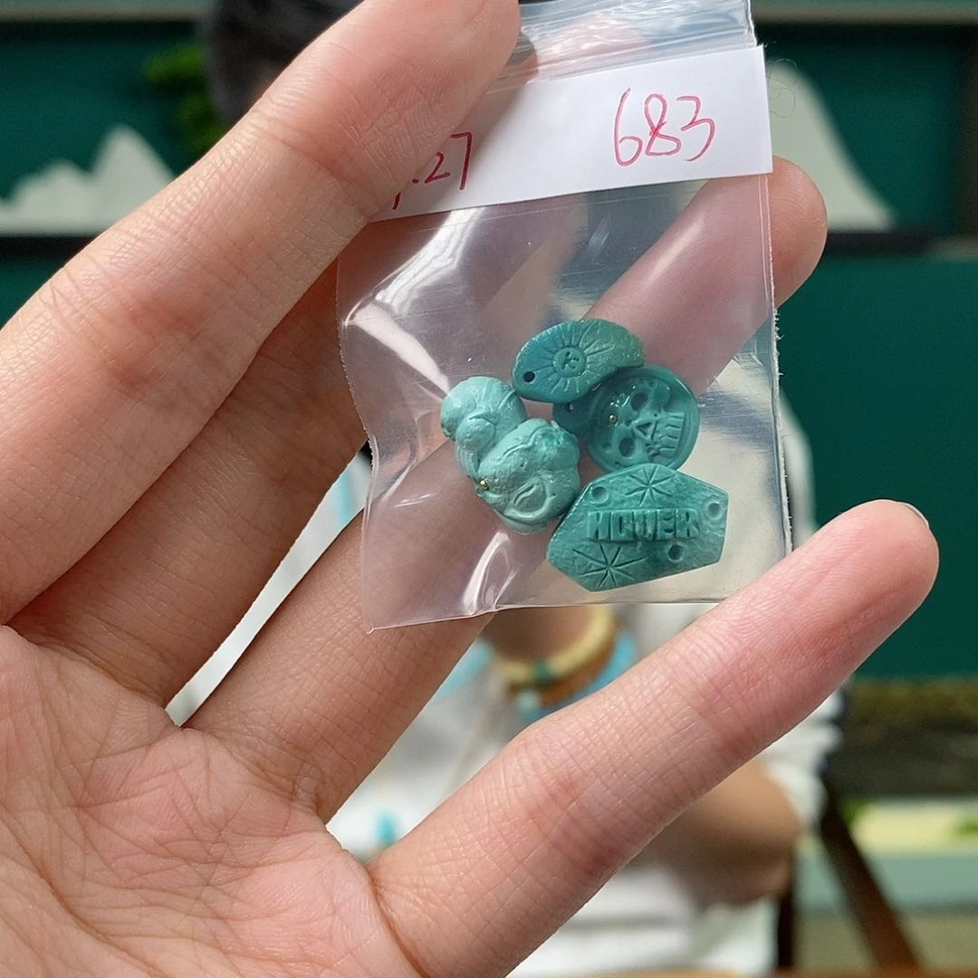 绿松石未镶嵌珠宝奇石