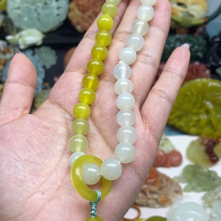 蛇纹石玉未镶嵌颈饰