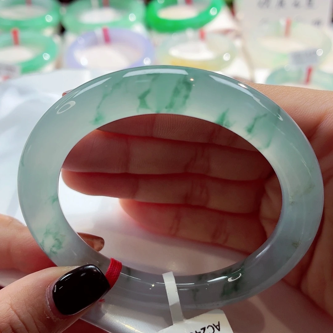 翡翠未镶嵌手镯（圆镯）冰胶起荧光冰晴飘花68-48