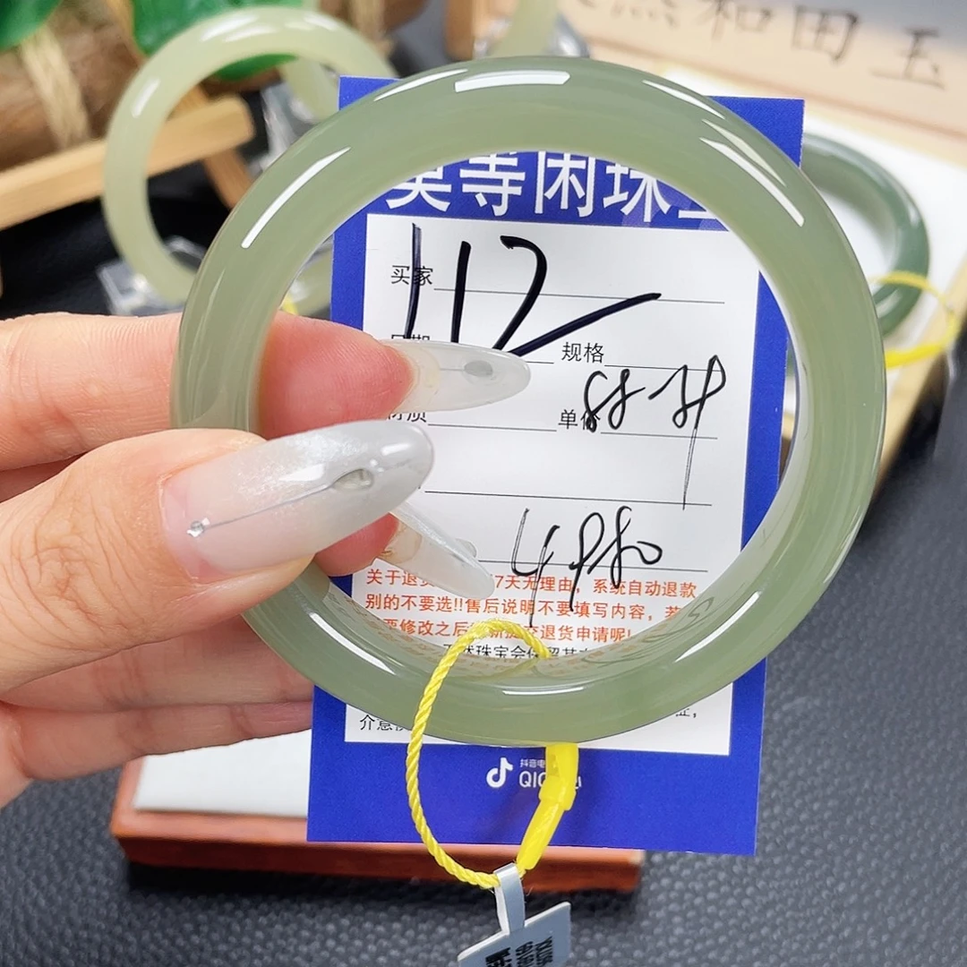 和田玉未镶嵌手镯
