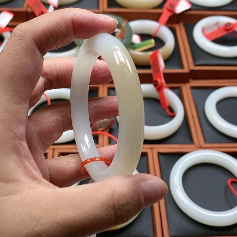 【闪购商品】未镶嵌手镯和田玉