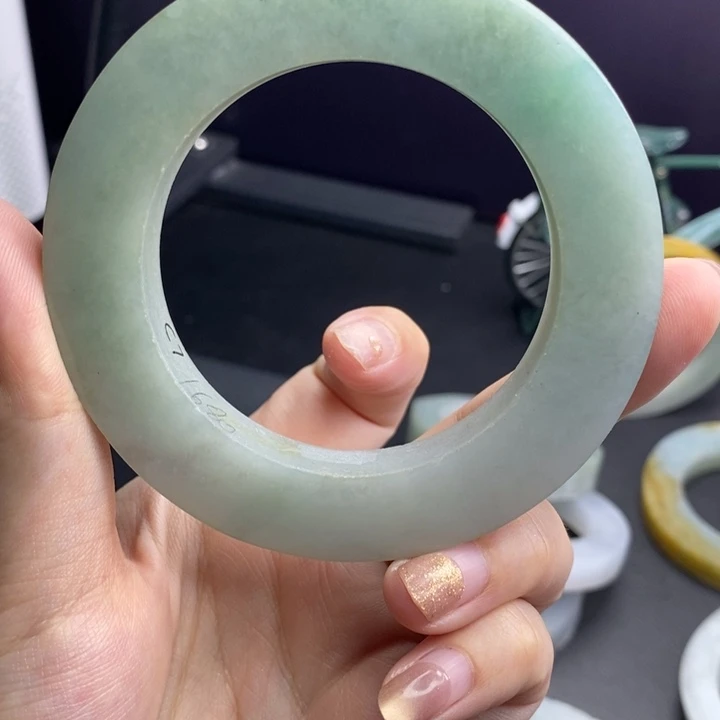 定制翡翠未镶嵌手镯56-65半山水