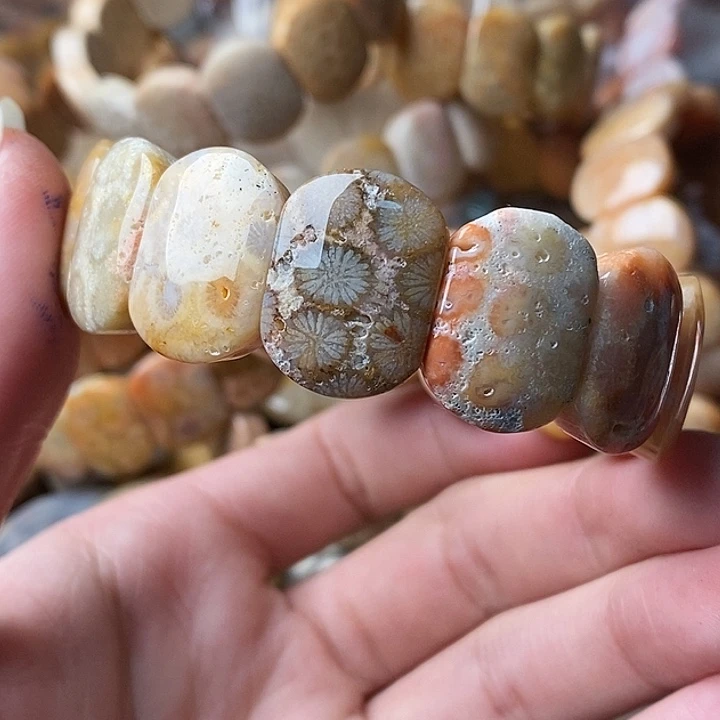 为***懂硅化玉未镶嵌吊坠