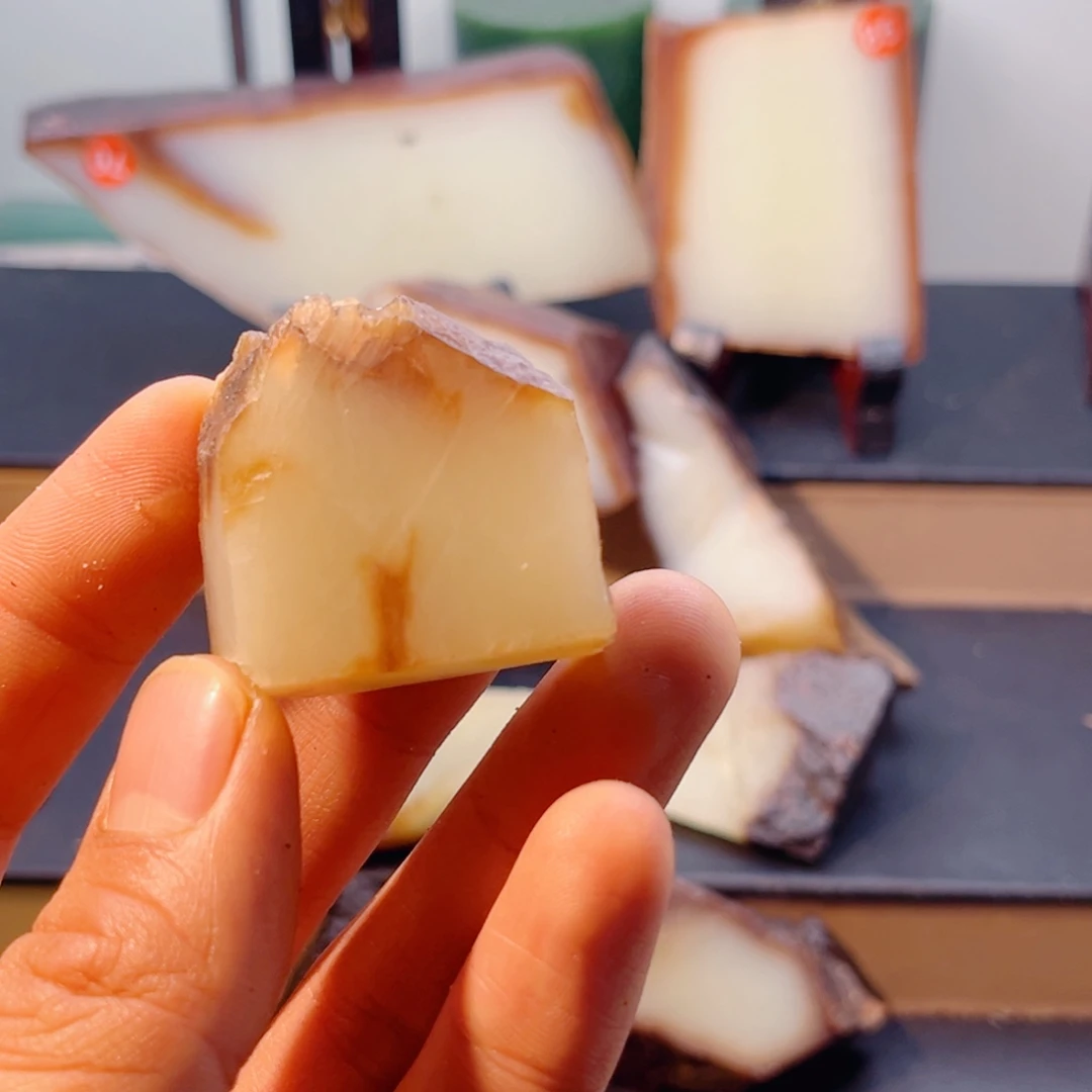 和田玉（糖玉）未镶嵌颈饰