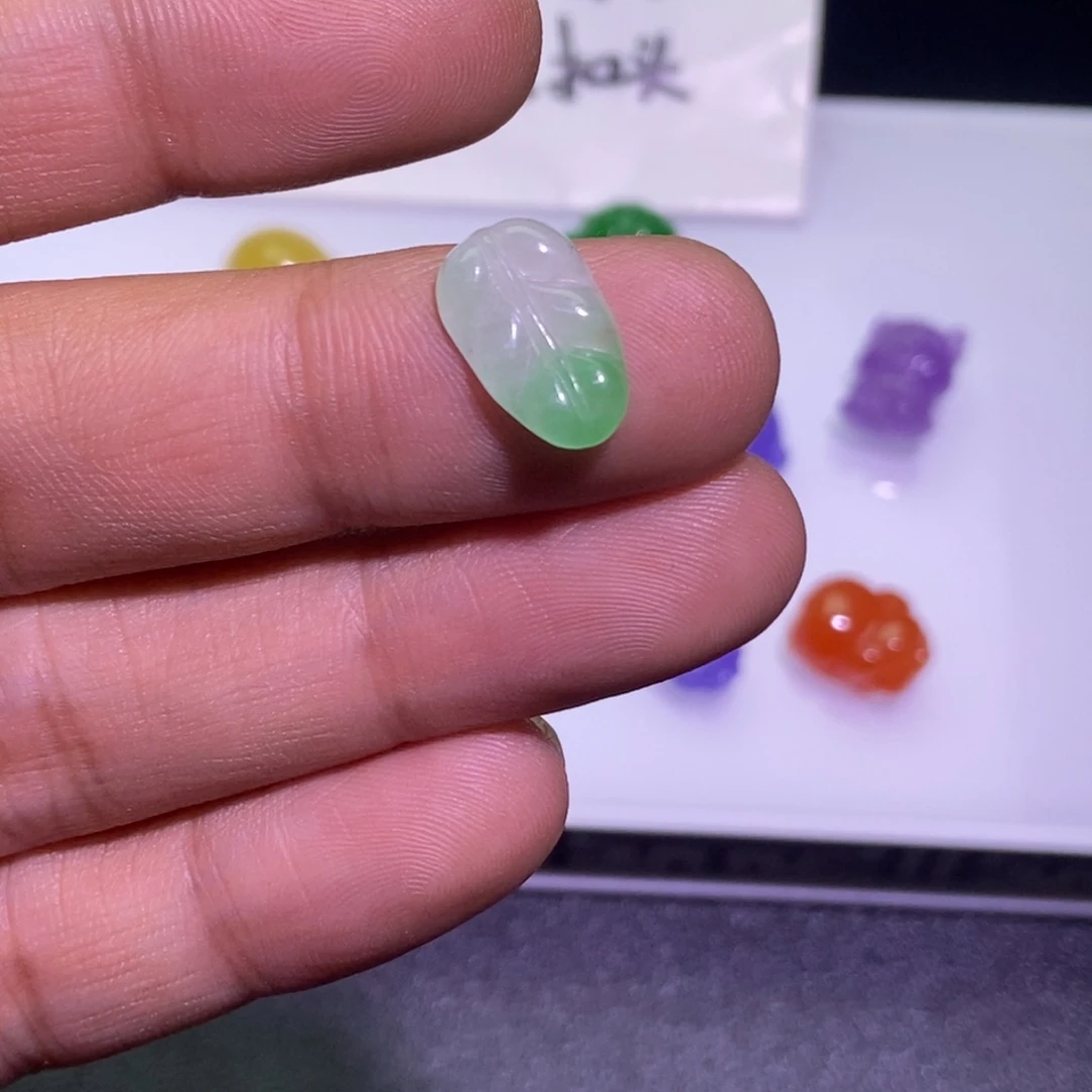 翡翠未镶嵌颈饰吊坠