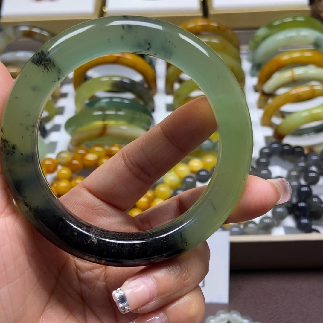 蛇纹石玉手串未镶嵌大****君