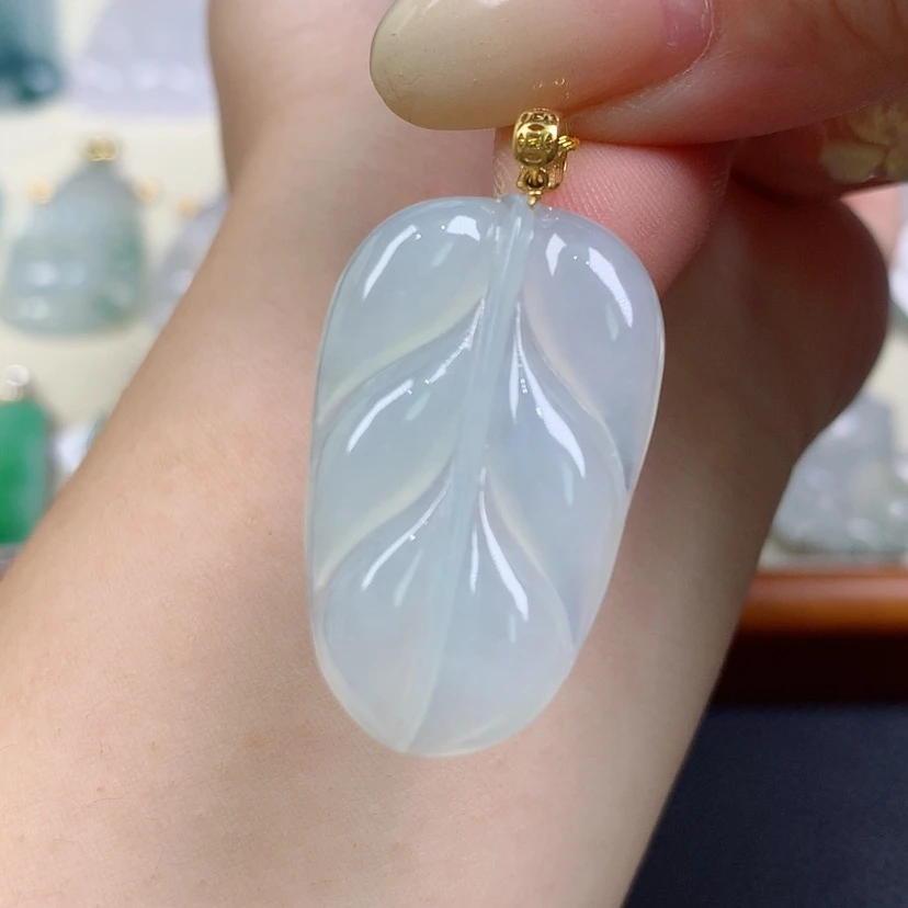 【闪购商品】翡翠18K金镶嵌颈饰叶子