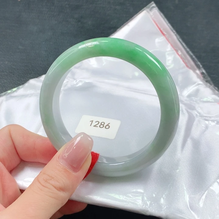 翡翠手镯未镶嵌天然翡翠手镯01