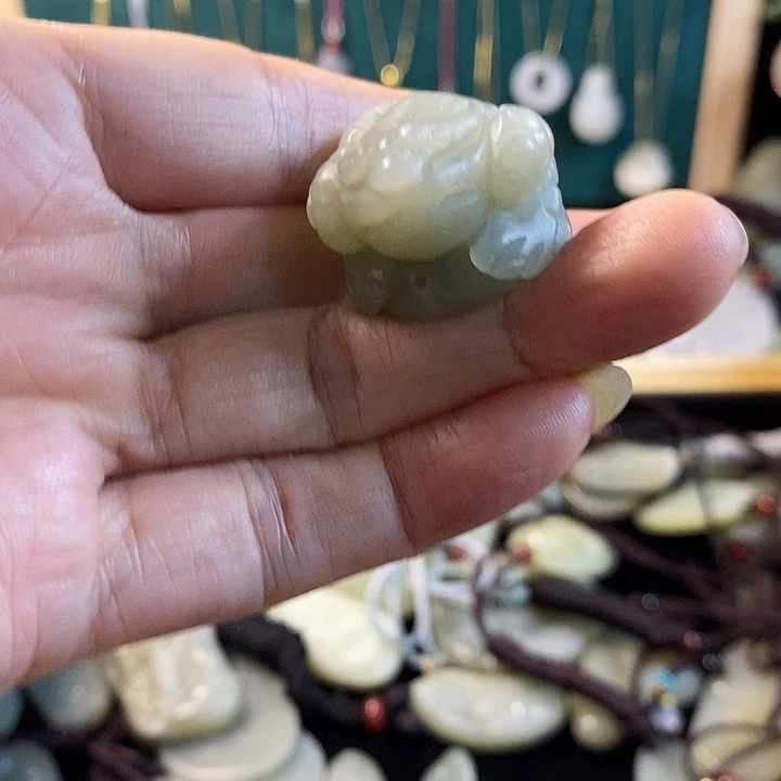 和田玉（糖玉）未镶嵌颈饰