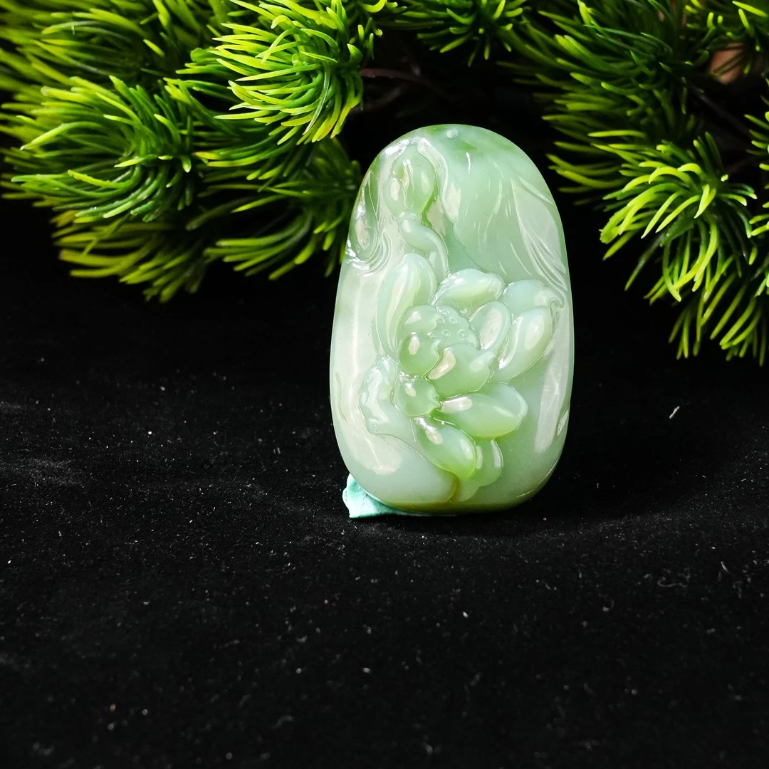 lot40 和田碧玉一品清莲吊坠/qg51125-177999 保利山东
