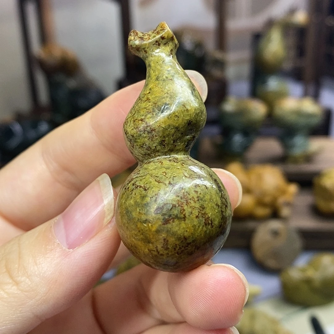 未镶嵌岫岩河磨玉（透闪石质玉）把件