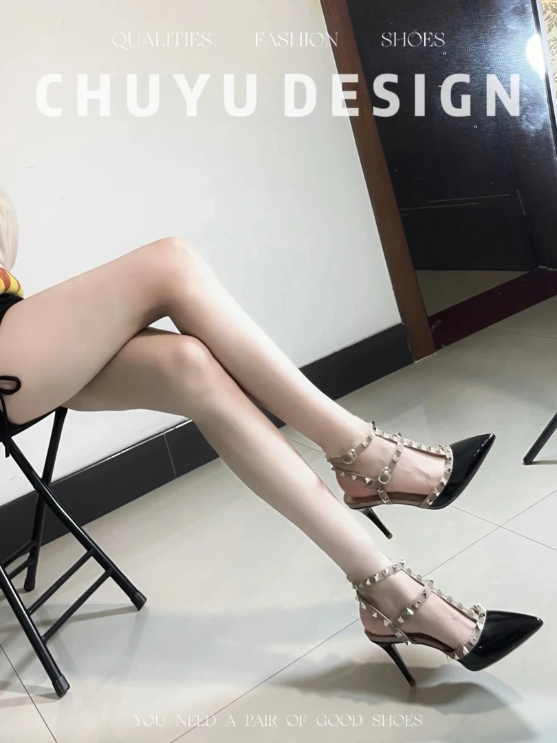 2025夏季新款尖头裸色铆钉高跟鞋女凉鞋浅口绝美黑色单鞋柳丁细跟