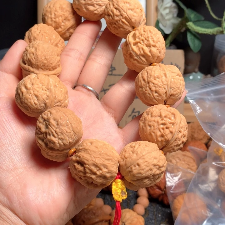 桃核吊坠铁锤元宝手持