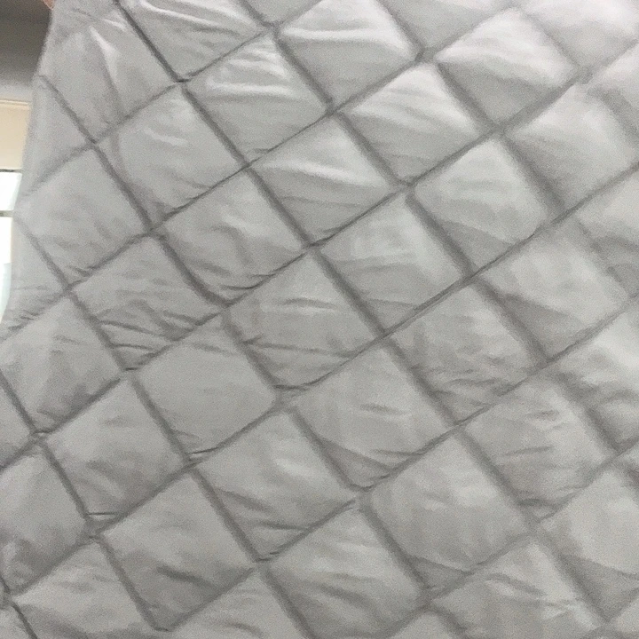 灰色床单下8啦啦啦