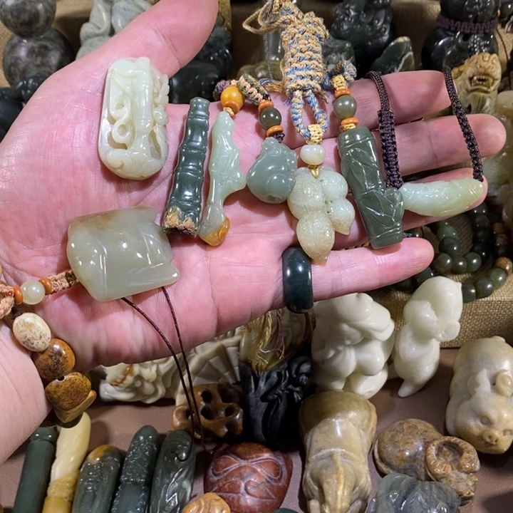 透闪石质玉未镶嵌挂件