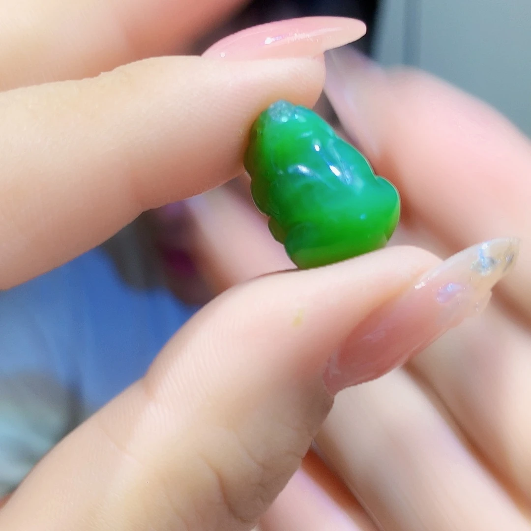 颈饰未镶嵌和田玉（碧玉）
