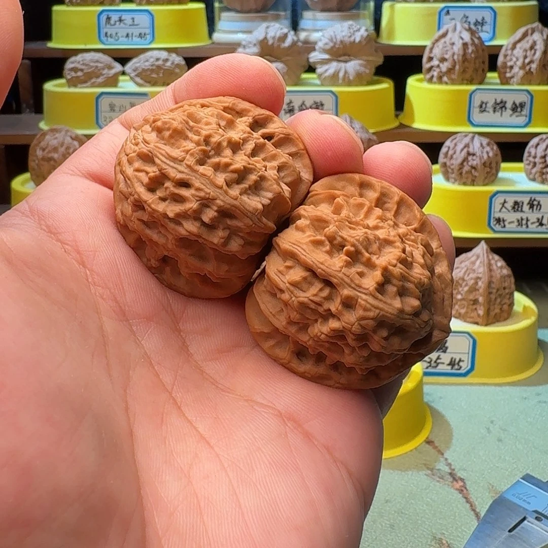 文玩核桃吊坠三角白40全品四面主筋对得上