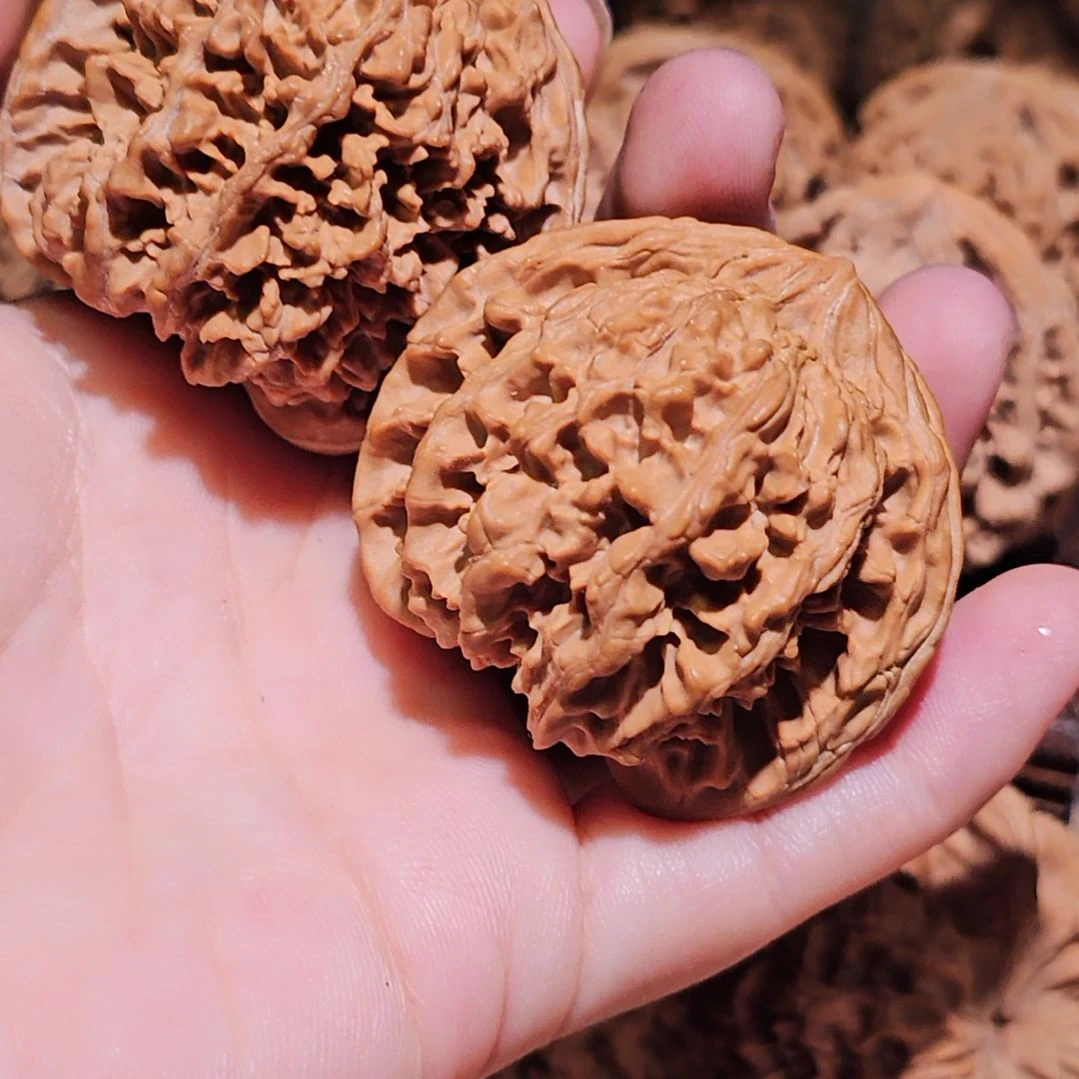 靖***厂文玩核桃吊坠47和尚头