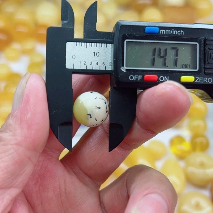 未镶嵌琥珀（矿物珀）裸石