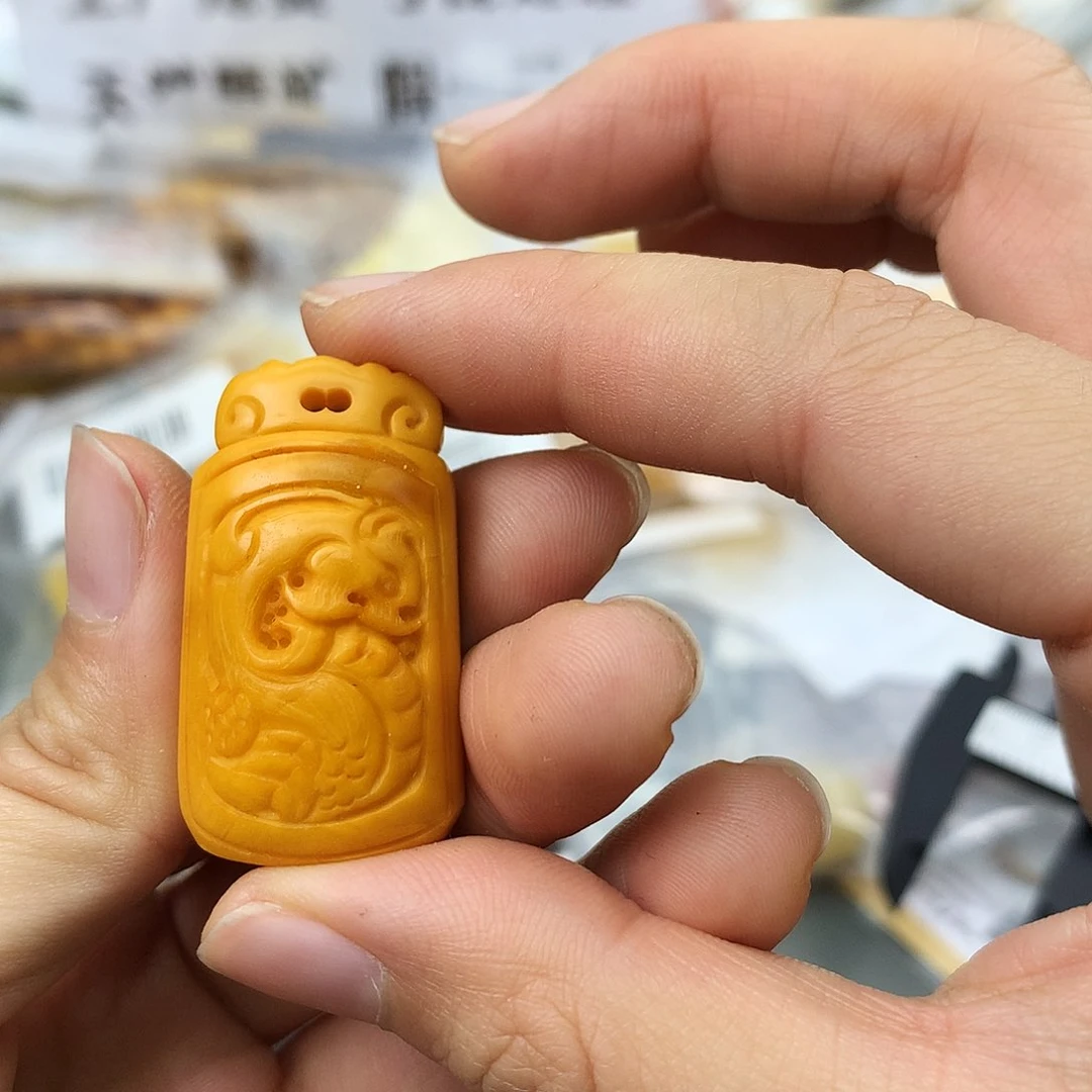 未镶嵌琥珀珠宝奇石