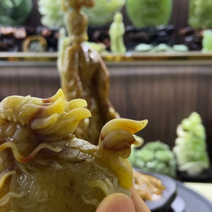 乾***极石材天然岫岩玉摆件哈