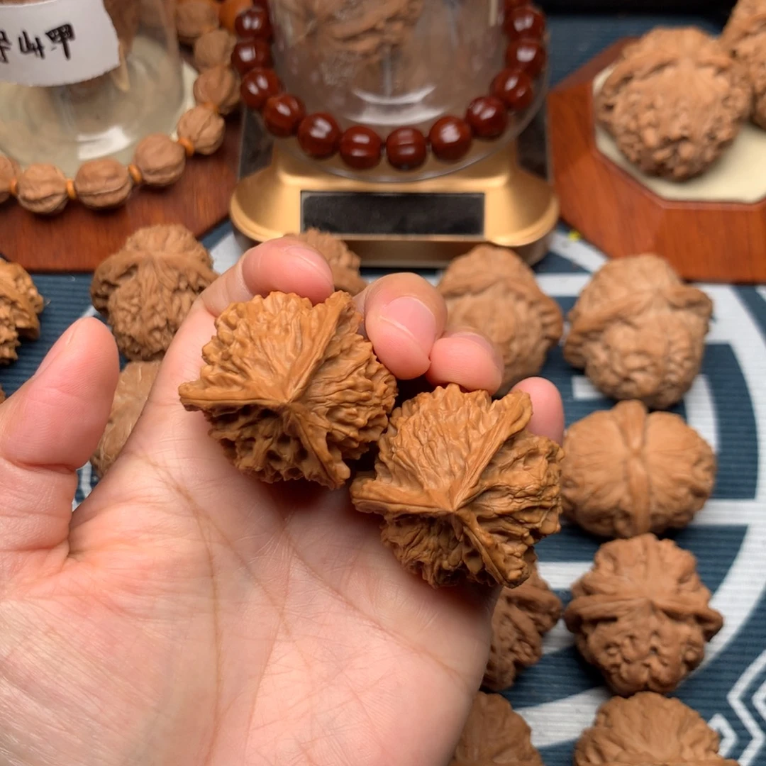 文玩核桃把件盘山三棱36