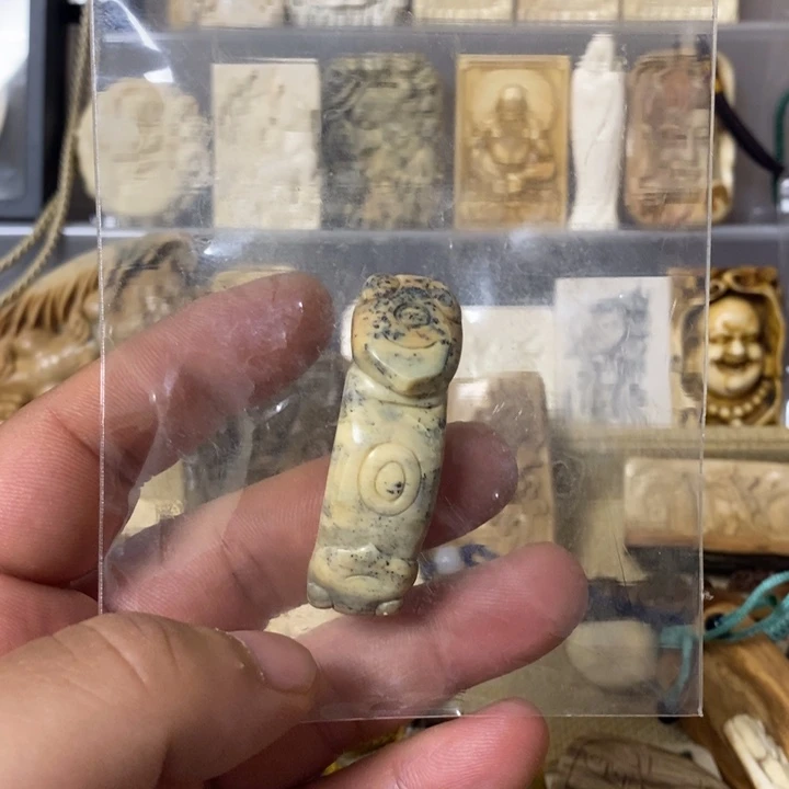 村***爷天然猛犸牙雕刻品