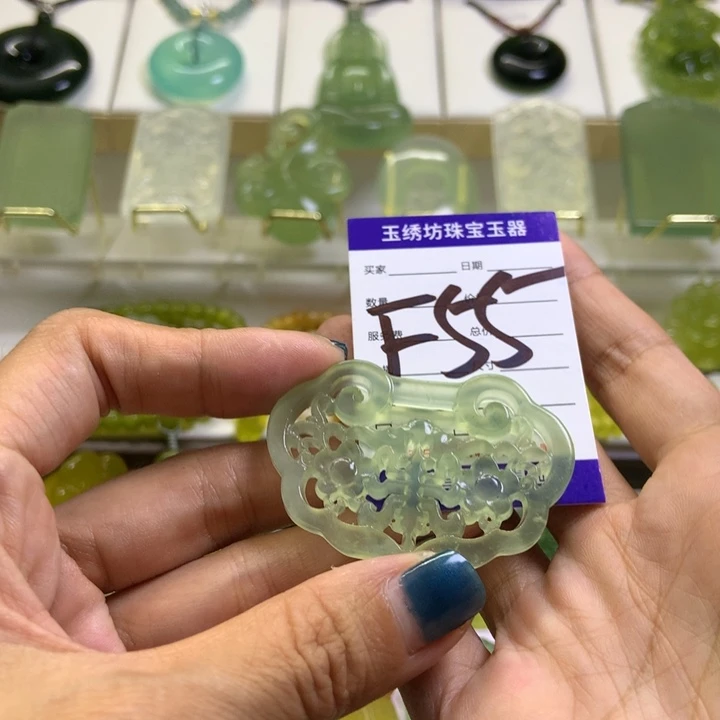 【闪购商品】蛇纹石玉未镶嵌颈饰嘴**扬