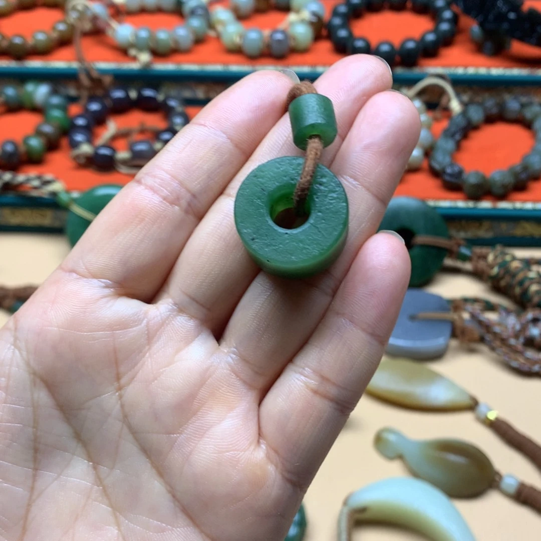 木***妖和田玉未镶嵌颈饰