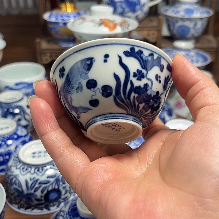 仿明苏麻青花料鱼藻纹