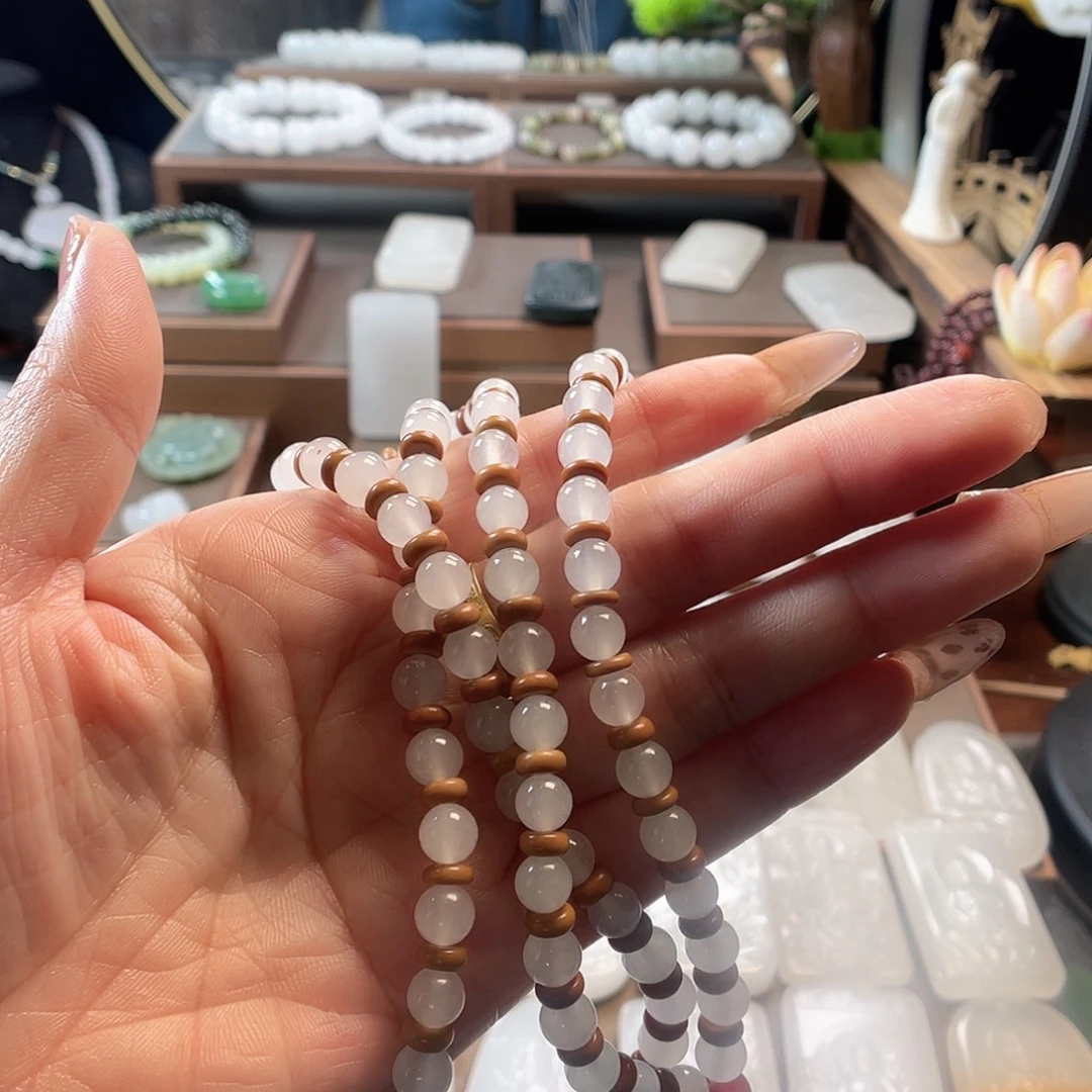 帮***主石英质玉（金丝玉）未镶嵌颈饰新疆金丝玉