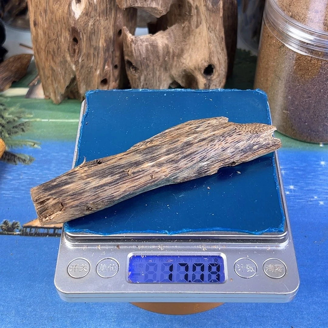 香料绿奇楠虫漏白棋17克