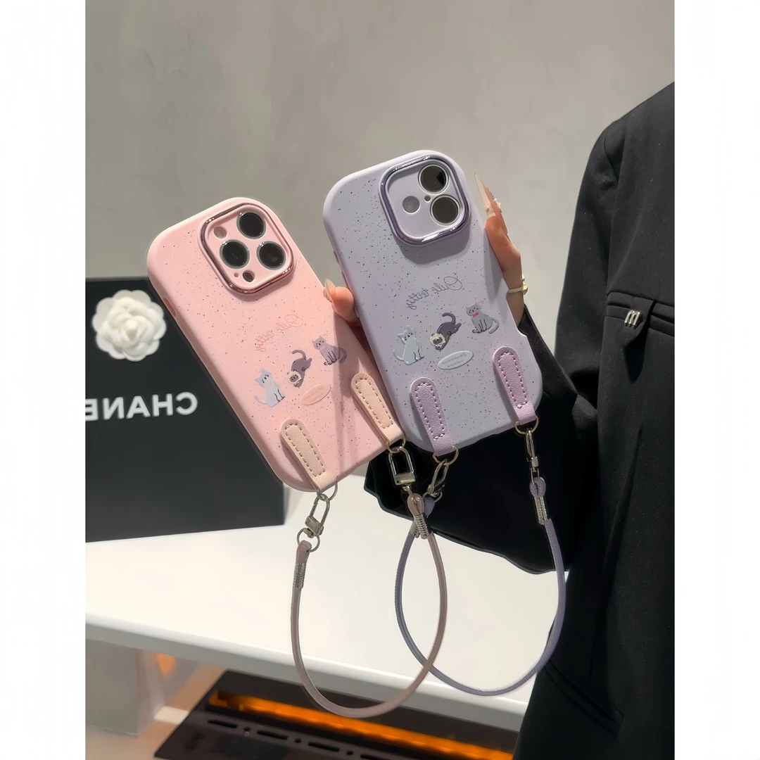 三只小猫扣皮绳适用苹果17promax手机壳iPhone16华为vivo小米oppo