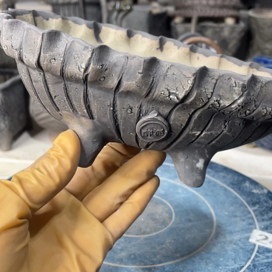 红陶微瑕的脸上有一